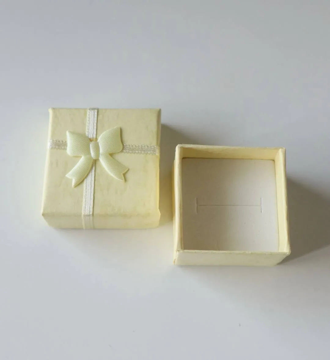 Ring Gift Box With Ribbon Bow | Size: 4X4X3cm